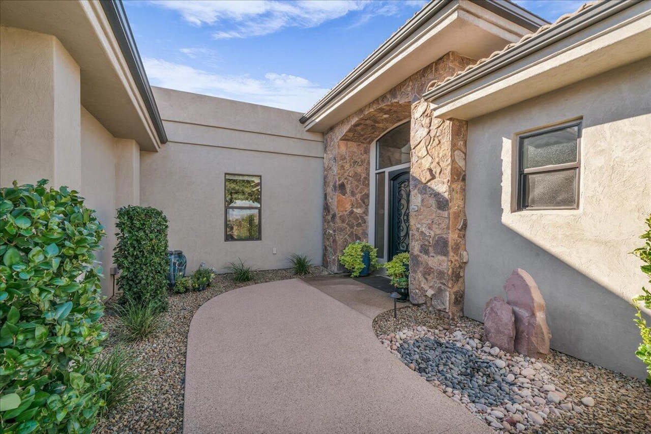 2054 E Topaz Way St George, UT 84790 home for sale, MLS#25-267093 - Erika Rogers Photo 10