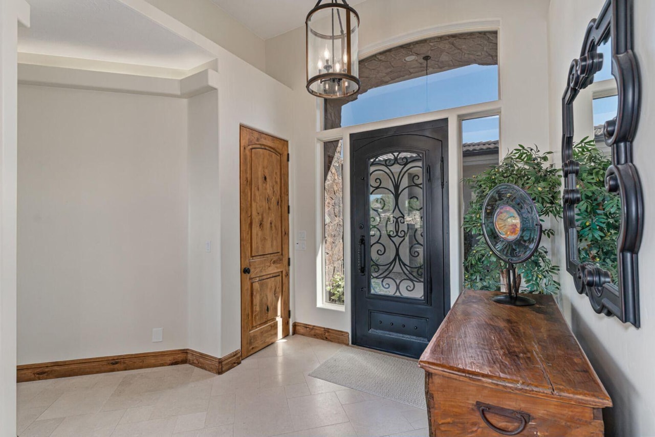 2054 E Topaz Way St George, UT 84790 home for sale, MLS#25-267093 - Erika Rogers Photo 12