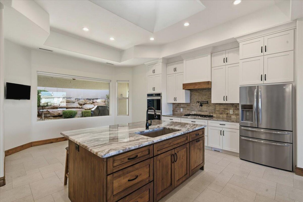 2054 E Topaz Way St George, UT 84790 home for sale, MLS#25-267093 - Erika Rogers Photo 15