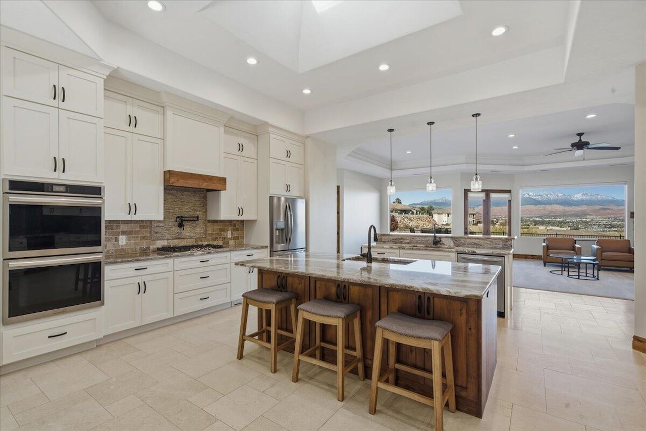 2054 E Topaz Way St George, UT 84790 home for sale, MLS#25-267093 - Erika Rogers Photo 17