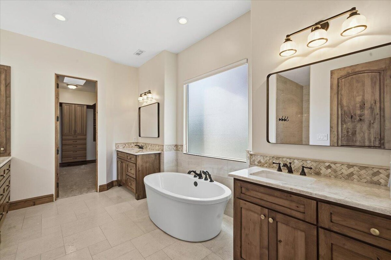 2054 E Topaz Way St George, UT 84790 home for sale, MLS#25-267093 - Erika Rogers Photo 32