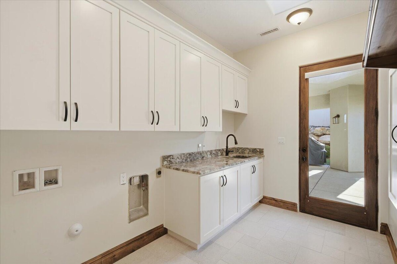 2054 E Topaz Way St George, UT 84790 home for sale, MLS#25-267093 - Erika Rogers Photo 51