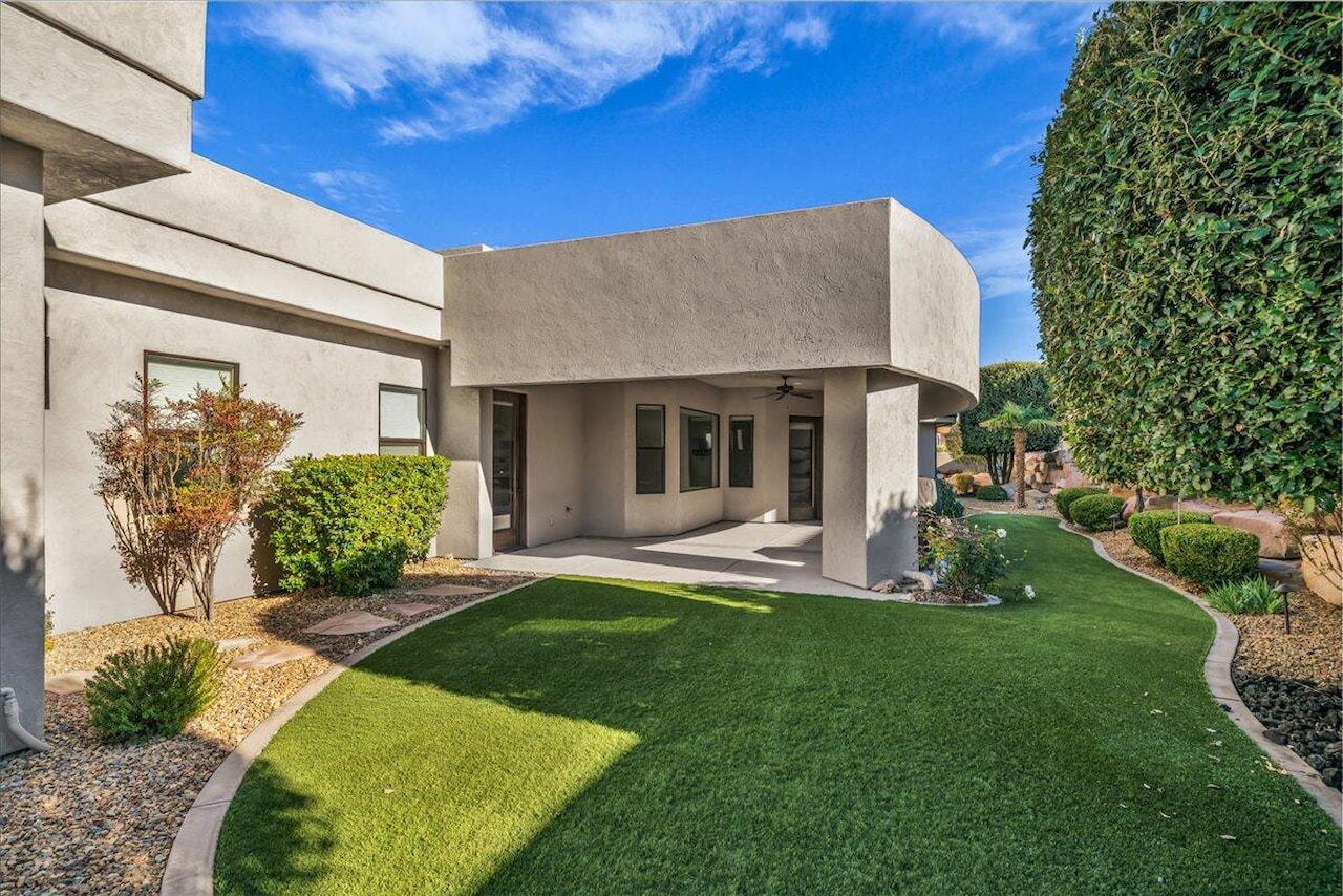 2054 E Topaz Way St George, UT 84790 home for sale, MLS#25-267093 - Erika Rogers Photo 54