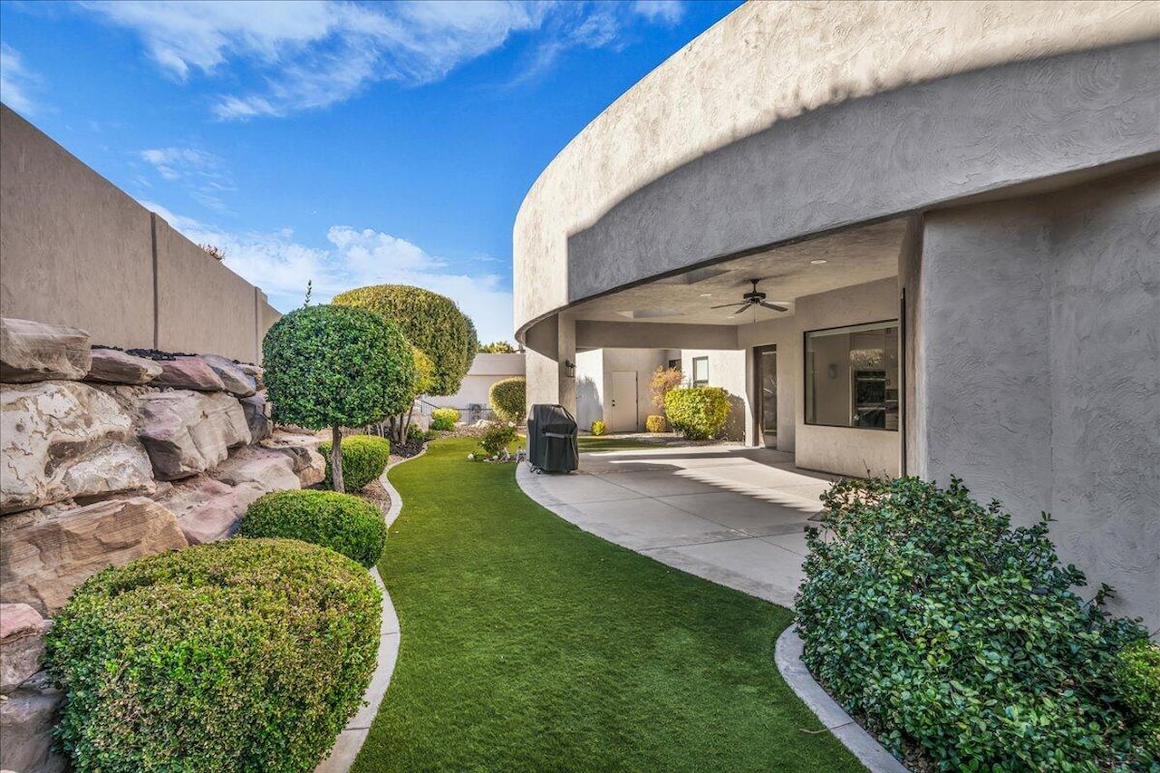 2054 E Topaz Way St George, UT 84790 home for sale, MLS#25-267093 - Erika Rogers Photo 55