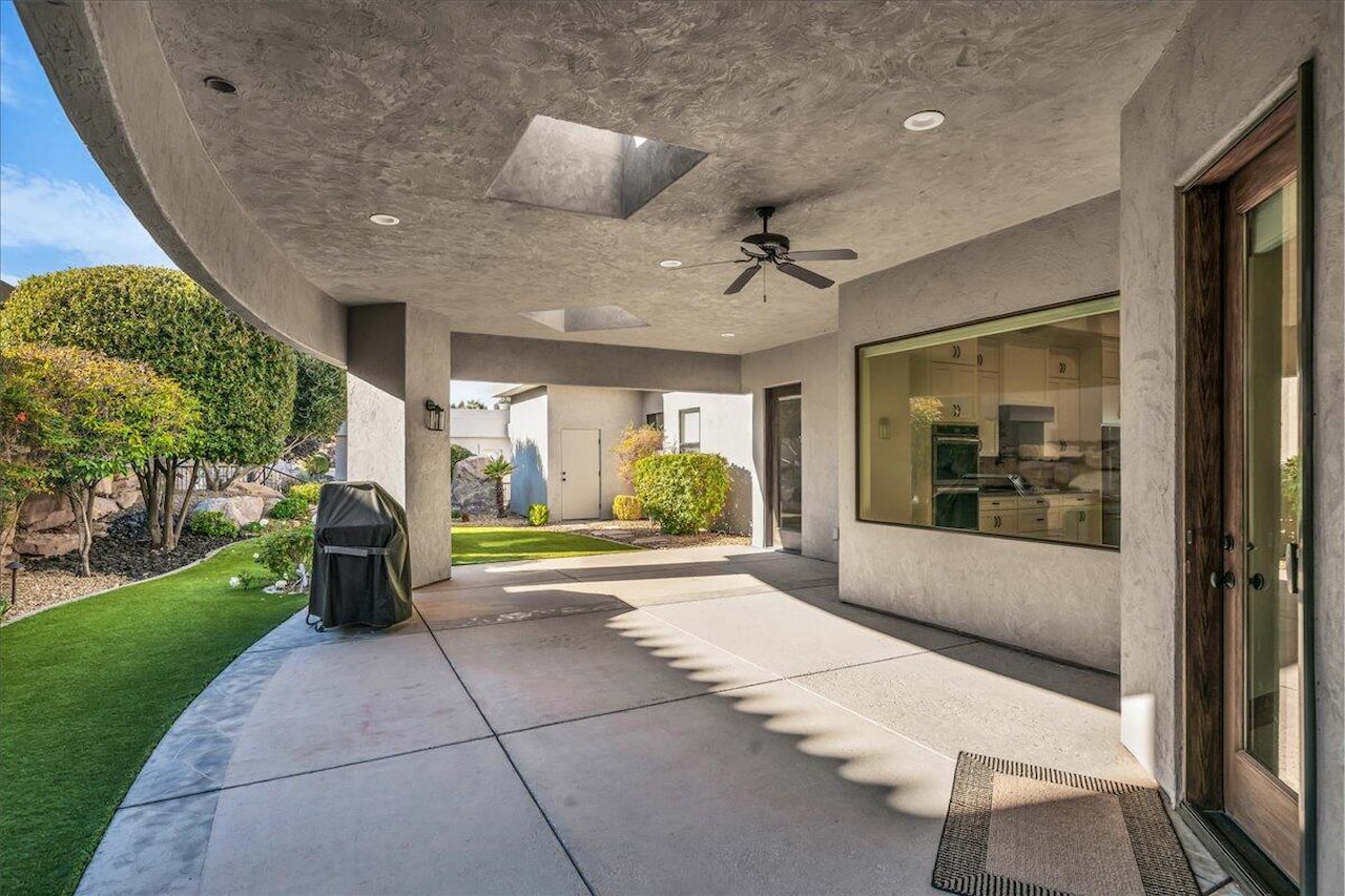 2054 E Topaz Way St George, UT 84790 home for sale, MLS#25-267093 - Erika Rogers Photo 56