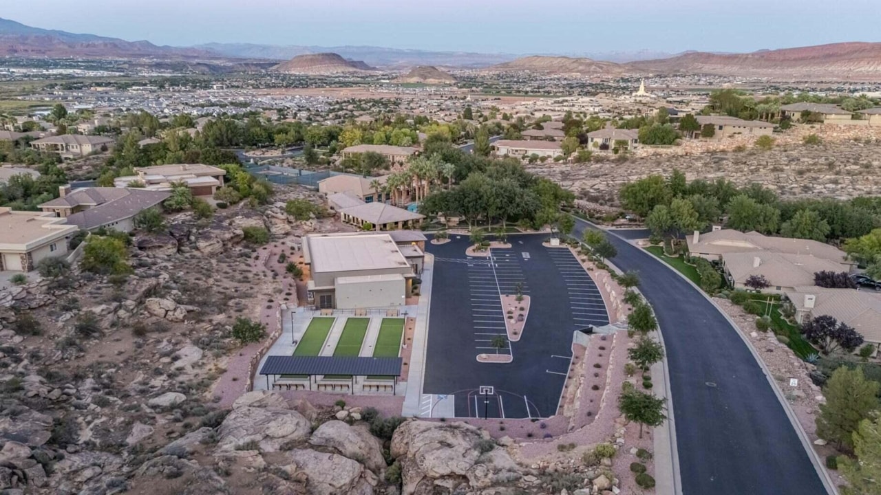 2054 E Topaz Way St George, UT 84790 home for sale, MLS#25-267093 - Erika Rogers Photo 74