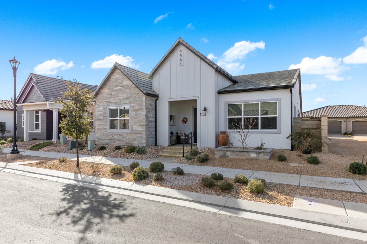 5588 Agave Peak LN St George, UT 84790 home for sale, MLS#25-257248 - Erika Rogers Photo 4