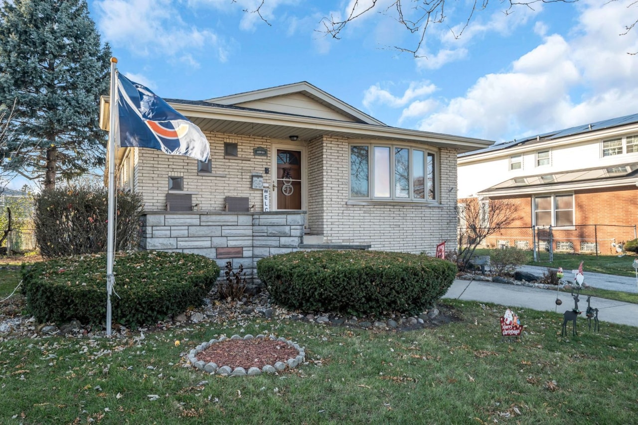 10840 S Kolmar Ave Oak Lawn, IL 60453 | MLS 12531255