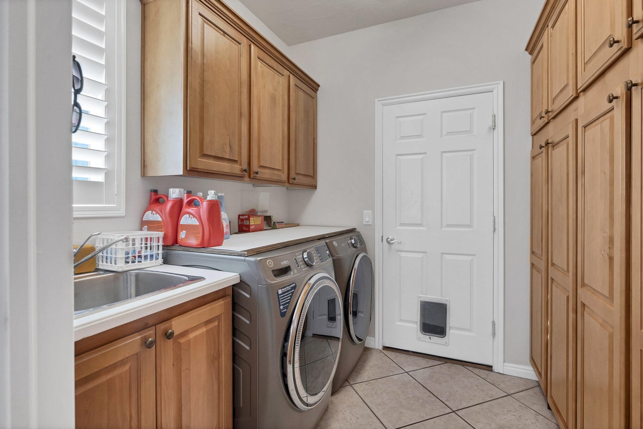 4593 S Flaming Arch DR St George, UT 84790 home for sale, MLS#25-266691 - Erika Rogers Photo 20