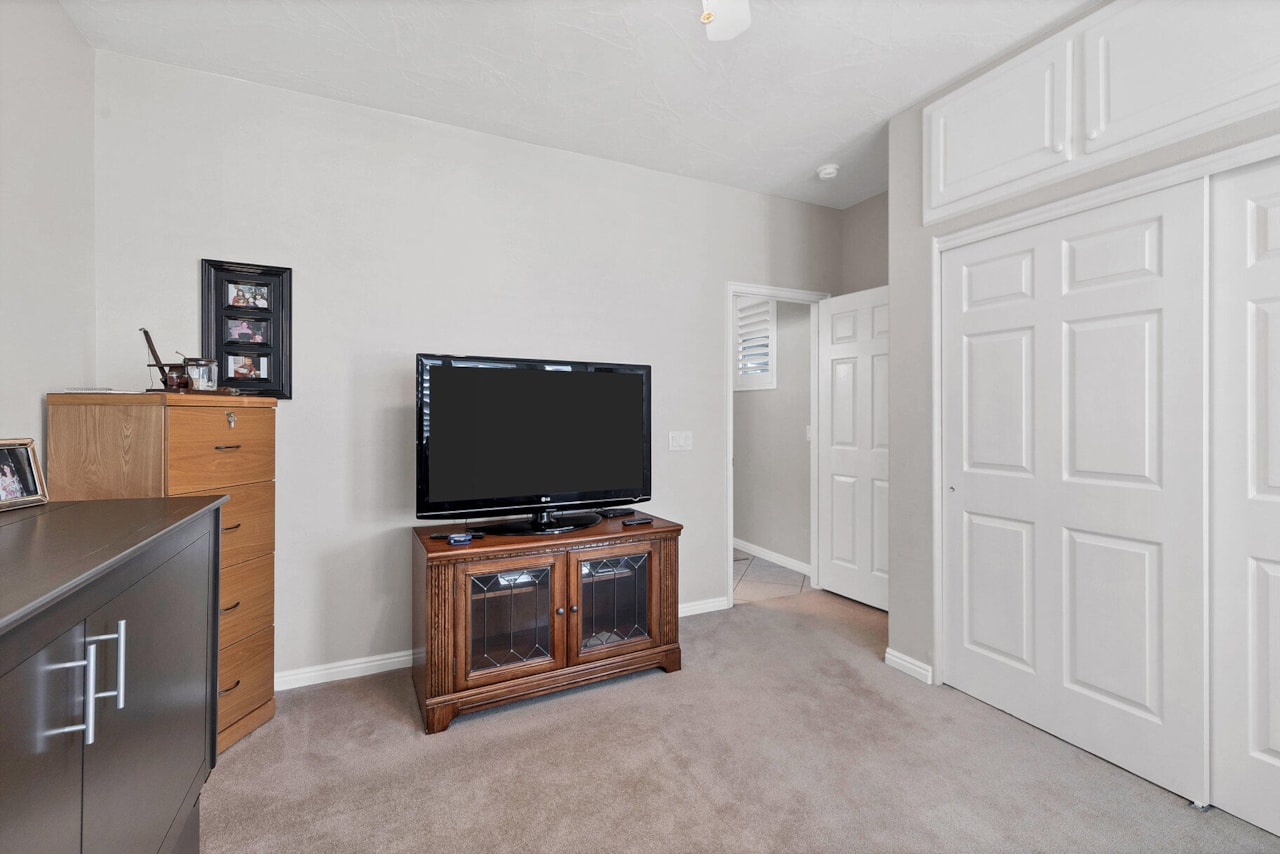 4593 S Flaming Arch DR St George, UT 84790 home for sale, MLS#25-266691 - Erika Rogers Photo 23