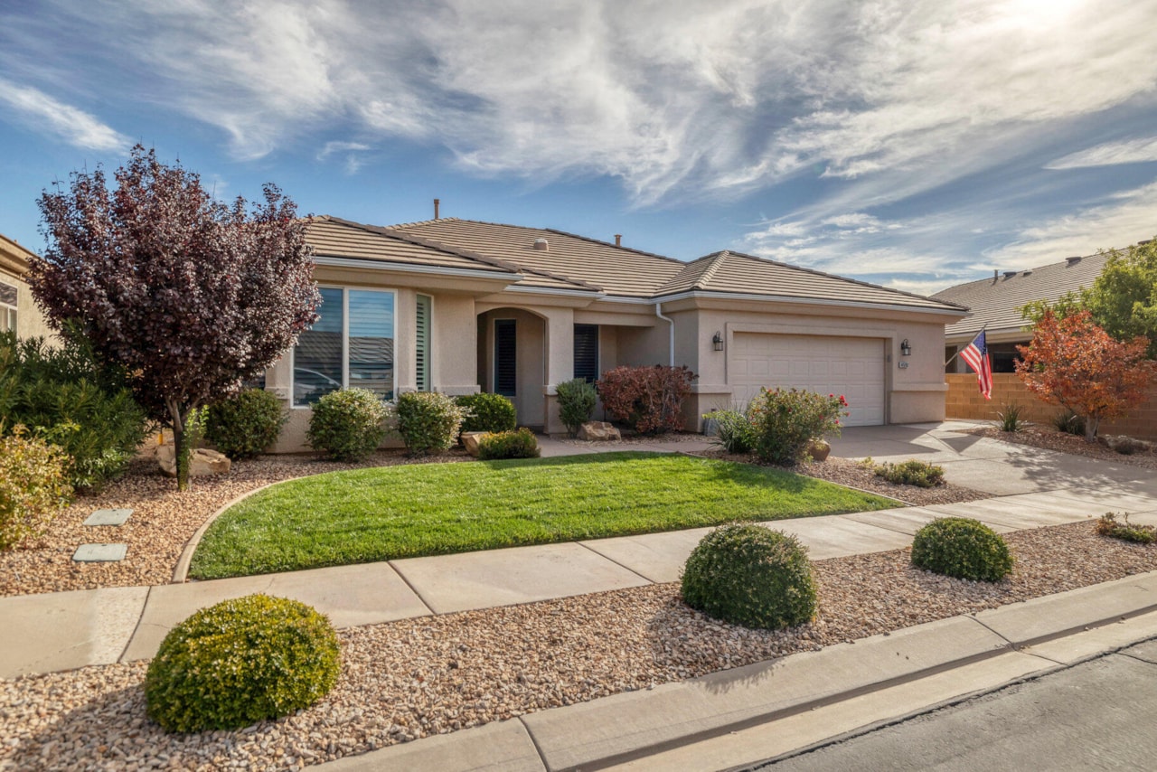 4593 S Flaming Arch DR St George, UT 84790 home for sale, MLS#25-266691 - Erika Rogers Photo 31