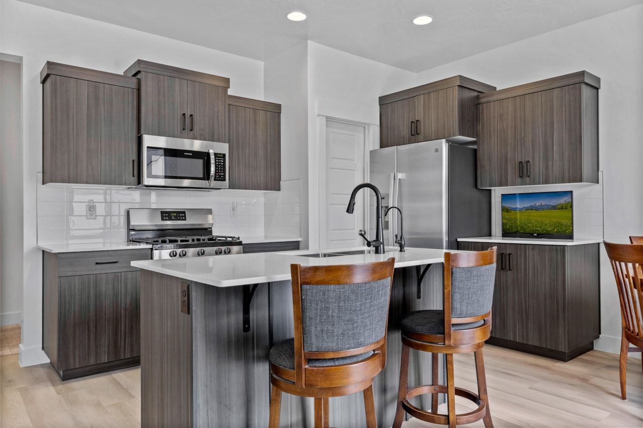 5946 S Aragorn LN St George, UT 84790 home for sale, MLS#25-267147 - Erika Rogers Photo 6