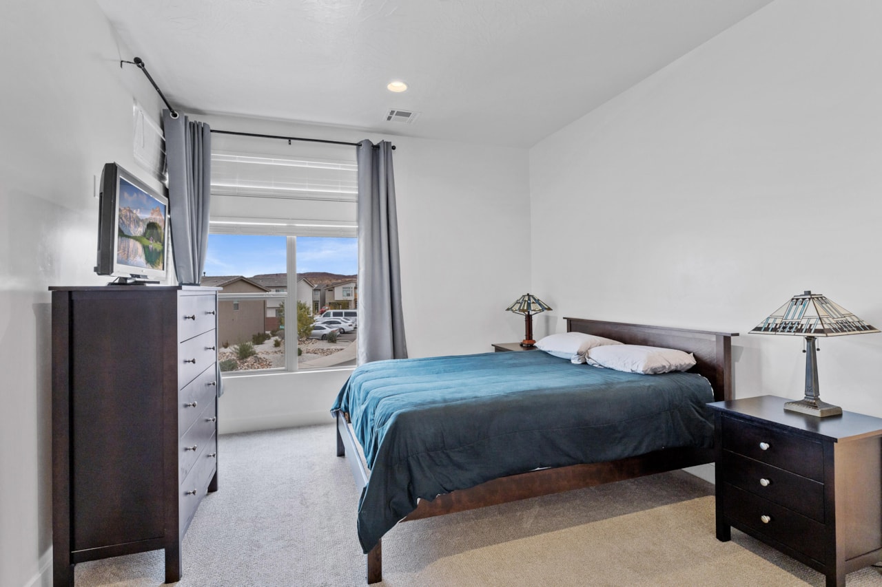 5946 S Aragorn LN St George, UT 84790 home for sale, MLS#25-267147 - Erika Rogers Photo 13