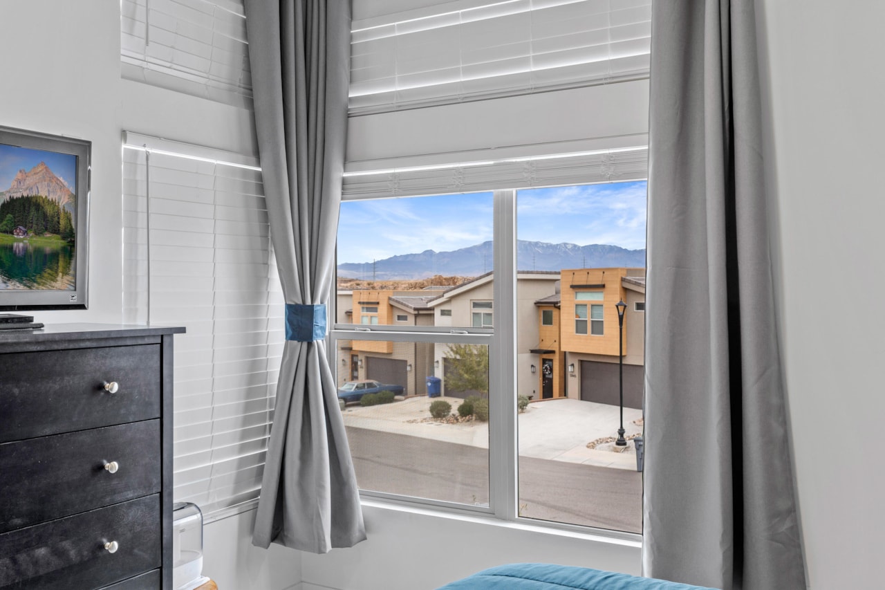 5946 S Aragorn LN St George, UT 84790 home for sale, MLS#25-267147 - Erika Rogers Photo 14