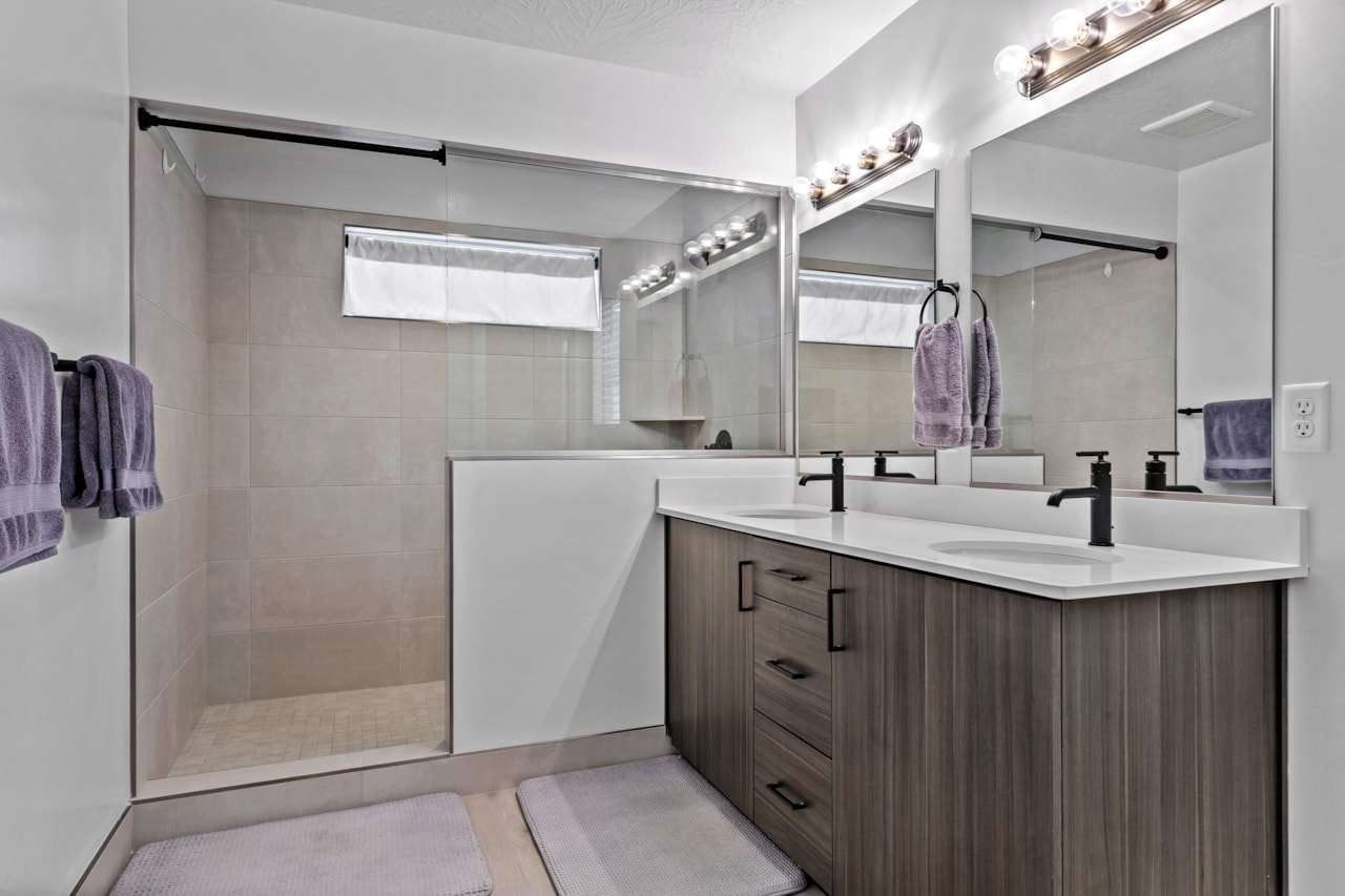 5946 S Aragorn LN St George, UT 84790 home for sale, MLS#25-267147 - Erika Rogers Photo 16