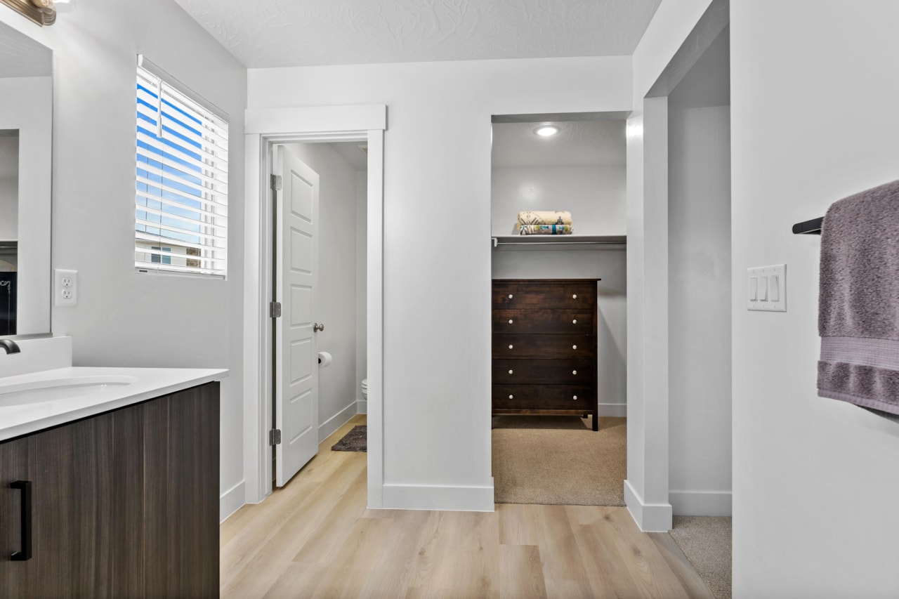 5946 S Aragorn LN St George, UT 84790 home for sale, MLS#25-267147 - Erika Rogers Photo 17