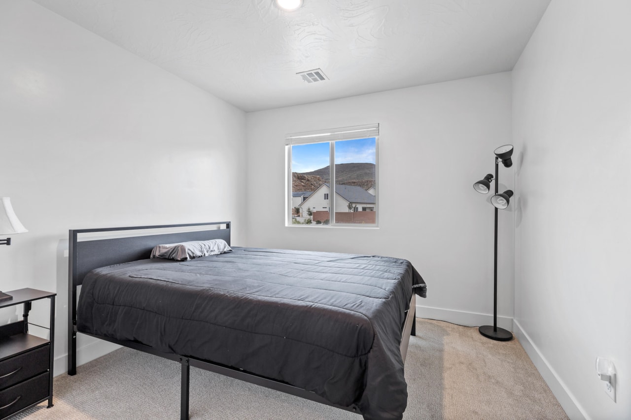 5946 S Aragorn LN St George, UT 84790 home for sale, MLS#25-267147 - Erika Rogers Photo 20