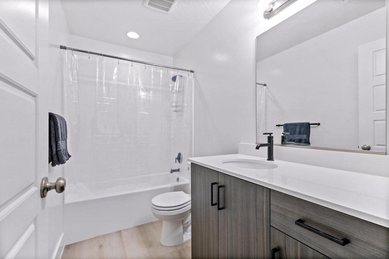 5946 S Aragorn LN St George, UT 84790 home for sale, MLS#25-267147 - Erika Rogers Photo 21