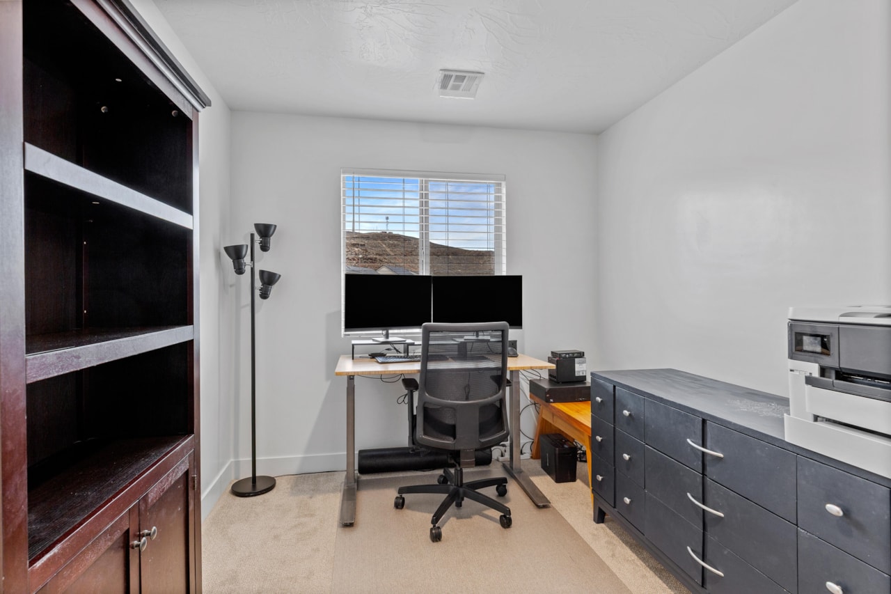 5946 S Aragorn LN St George, UT 84790 home for sale, MLS#25-267147 - Erika Rogers Photo 22