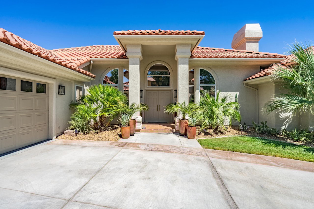 2244 Putters CIR St George, UT 84770 home for sale, MLS#25-264072 - Erika Rogers Photo 2