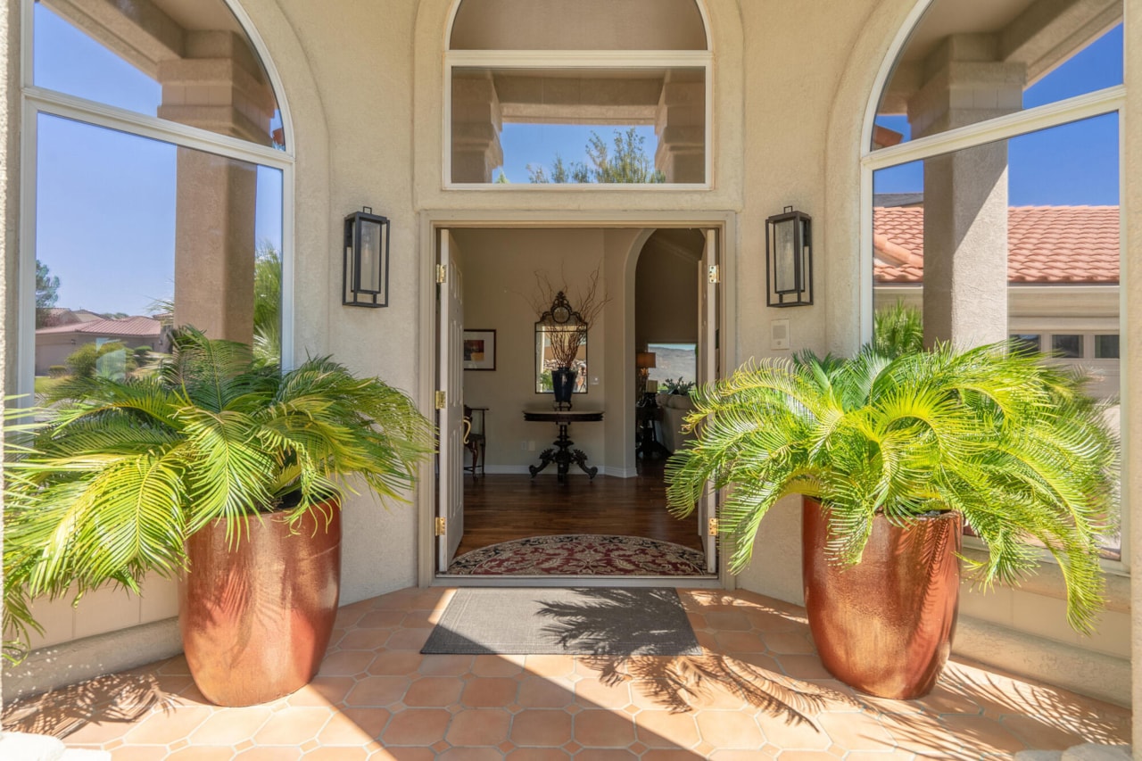 2244 Putters CIR St George, UT 84770 home for sale, MLS#25-264072 - Erika Rogers Photo 4