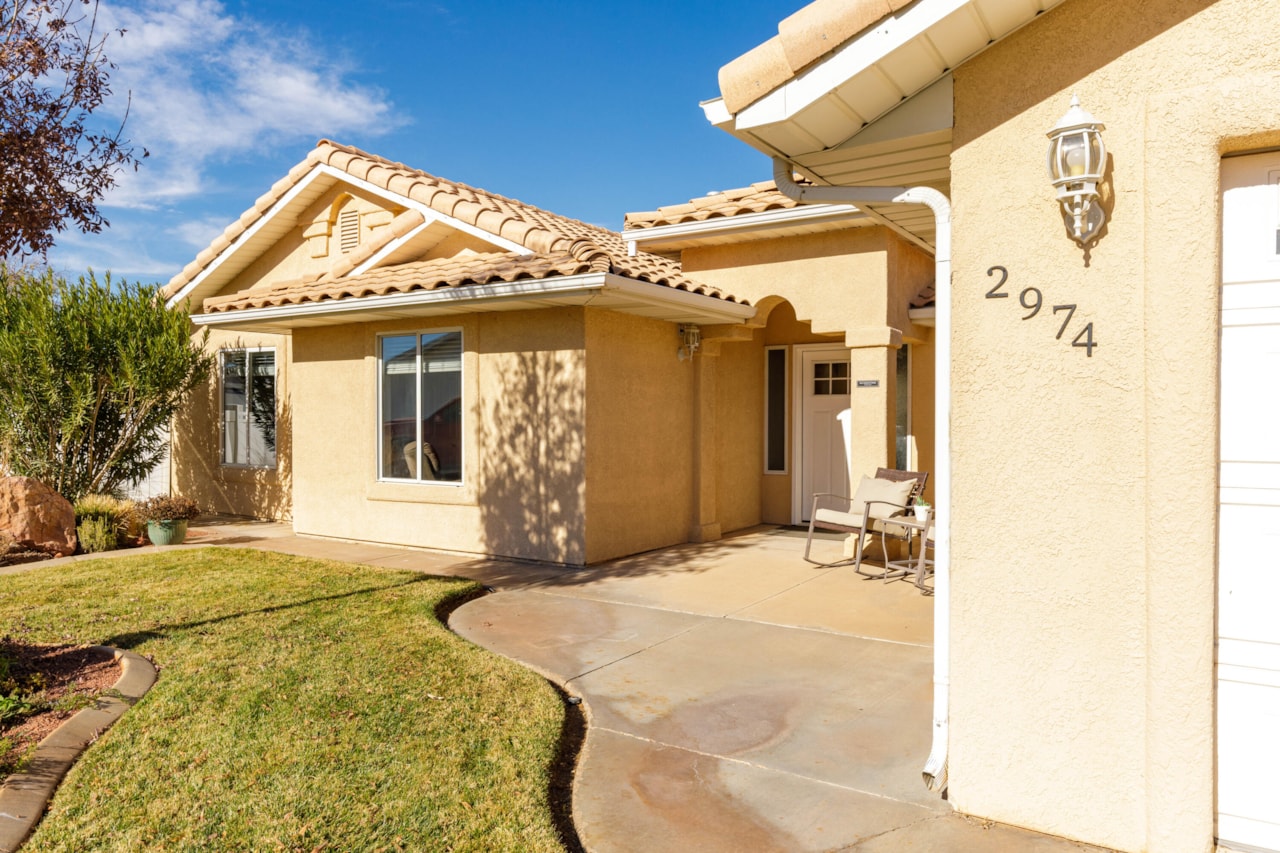 2974 S Pear CIR St George, UT 84790 home for sale, MLS#25-267351 - Erika Rogers Photo 5