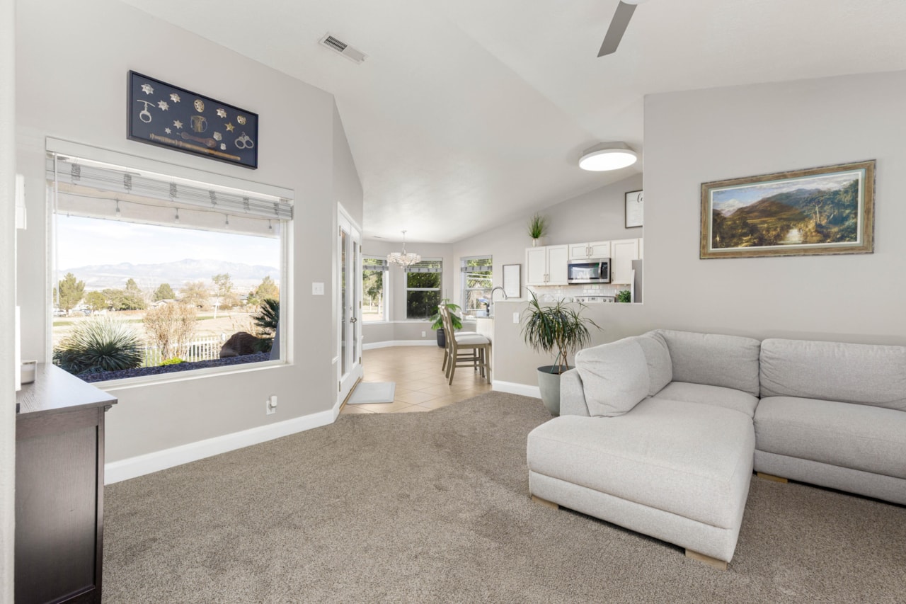 2974 S Pear CIR St George, UT 84790 home for sale, MLS#25-267351 - Erika Rogers Photo 12