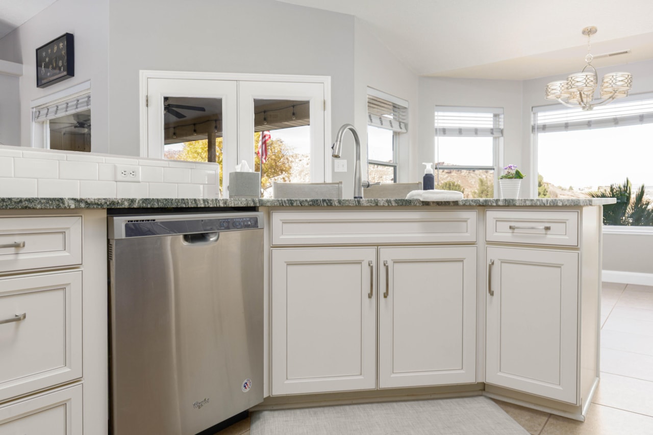 2974 S Pear CIR St George, UT 84790 home for sale, MLS#25-267351 - Erika Rogers Photo 18