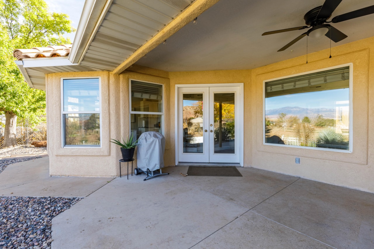 2974 S Pear CIR St George, UT 84790 home for sale, MLS#25-267351 - Erika Rogers Photo 30