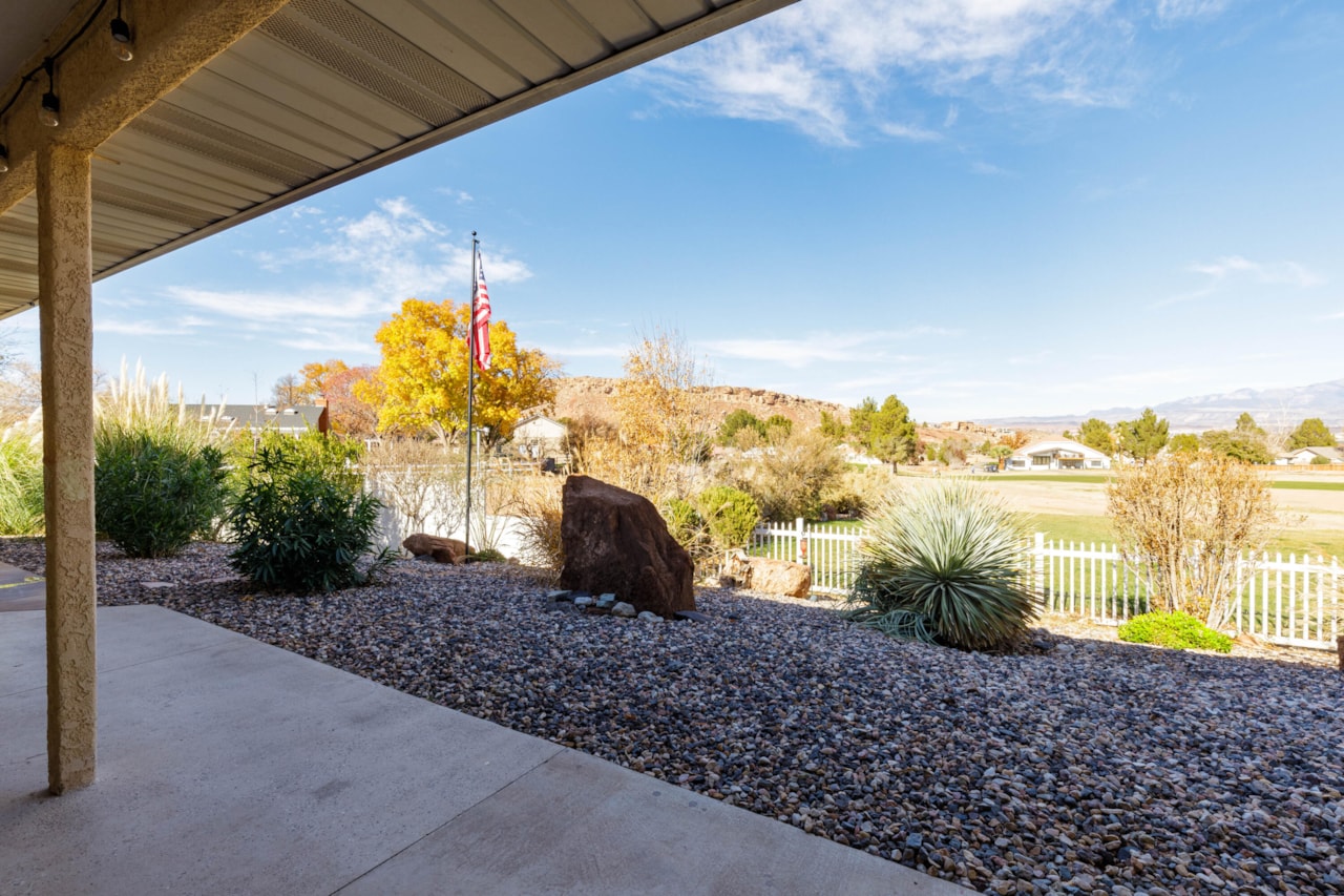 2974 S Pear CIR St George, UT 84790 home for sale, MLS#25-267351 - Erika Rogers Photo 32