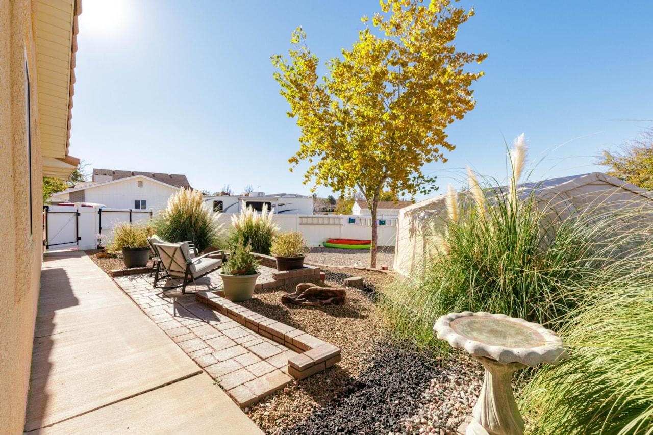 2974 S Pear CIR St George, UT 84790 home for sale, MLS#25-267351 - Erika Rogers Photo 37