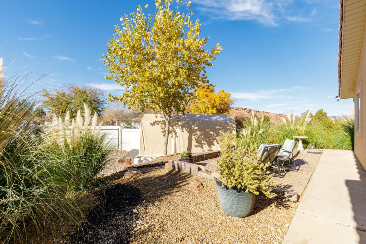 2974 S Pear CIR St George, UT 84790 home for sale, MLS#25-267351 - Erika Rogers Photo 38