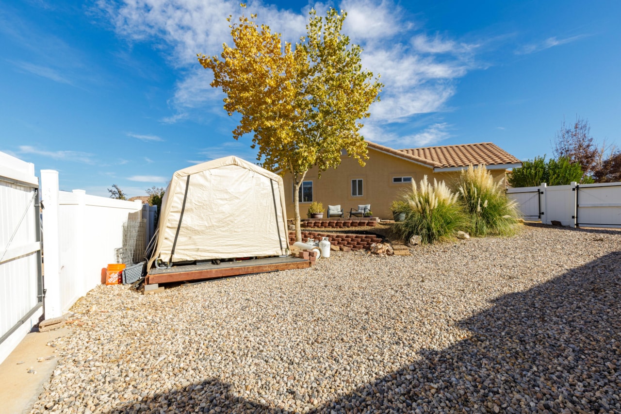 2974 S Pear CIR St George, UT 84790 home for sale, MLS#25-267351 - Erika Rogers Photo 40