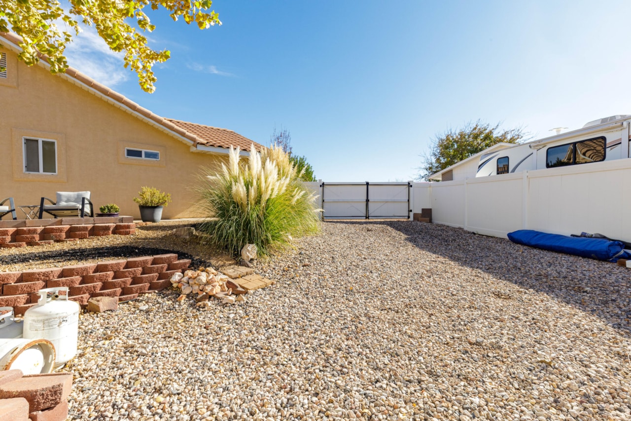 2974 S Pear CIR St George, UT 84790 home for sale, MLS#25-267351 - Erika Rogers Photo 41