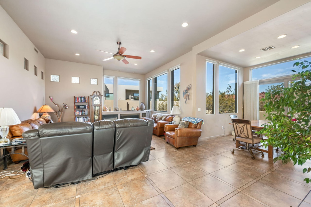 19 Boulder CIR Santa Clara, UT 84765 home for sale, MLS#21-228500 - Erika Rogers Photo 9