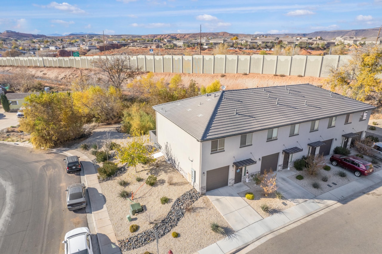 184 W 300 N #8 Washington, UT 84780 home for sale, MLS#25-267375 - Erika Rogers Photo 3