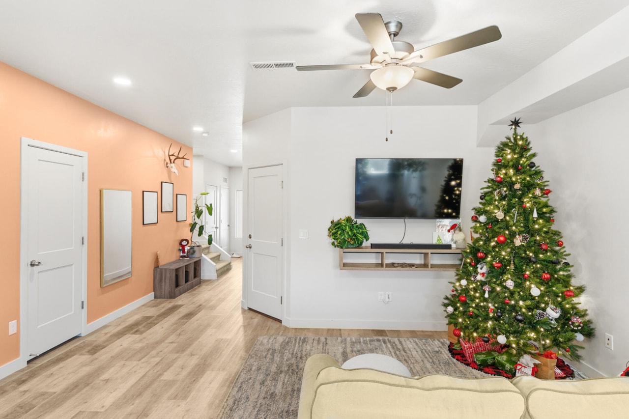 184 W 300 N #8 Washington, UT 84780 home for sale, MLS#25-267375 - Erika Rogers Photo 7