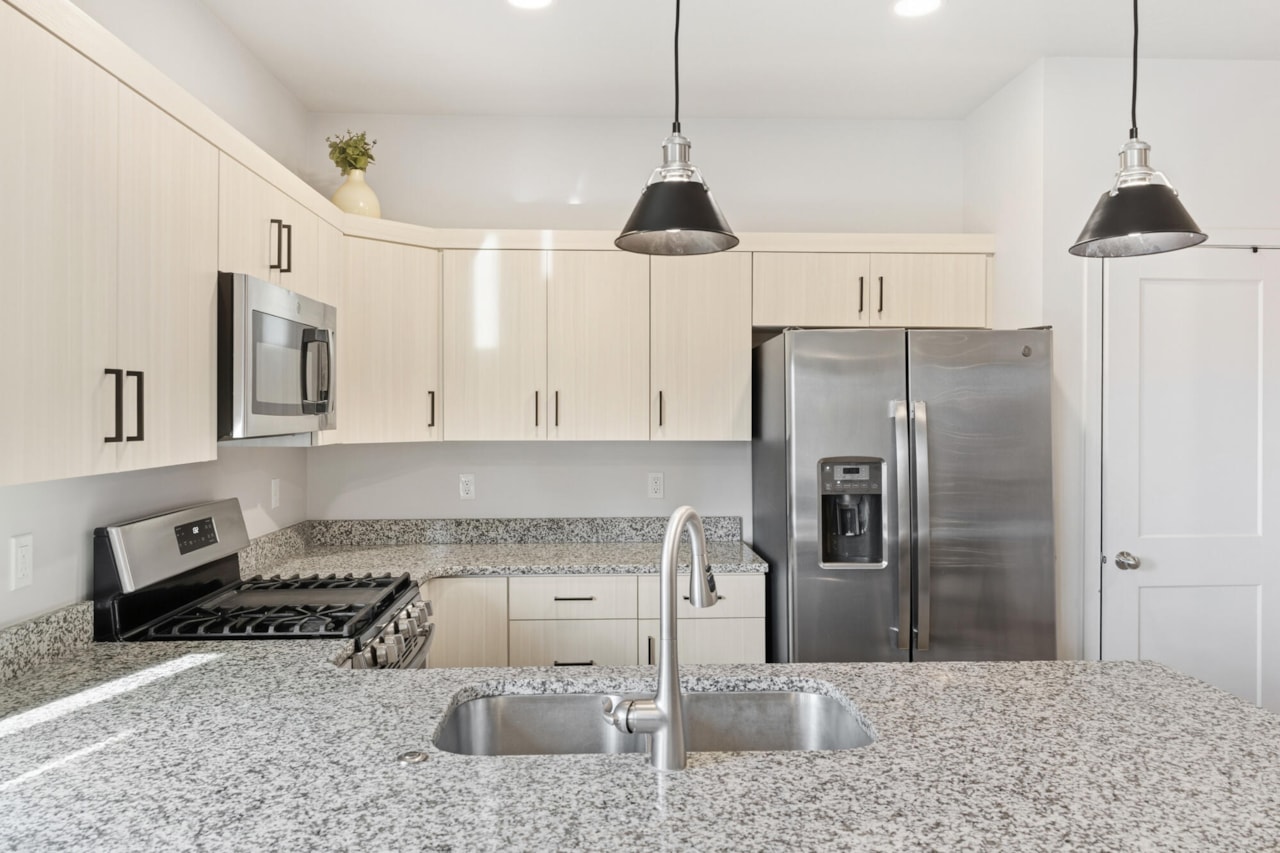 184 W 300 N #8 Washington, UT 84780 home for sale, MLS#25-267375 - Erika Rogers Photo 9