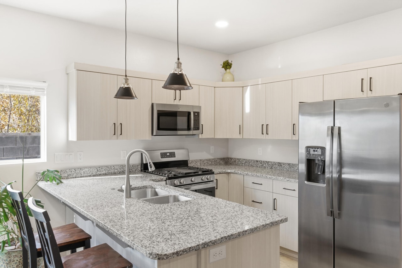 184 W 300 N #8 Washington, UT 84780 home for sale, MLS#25-267375 - Erika Rogers Photo 10