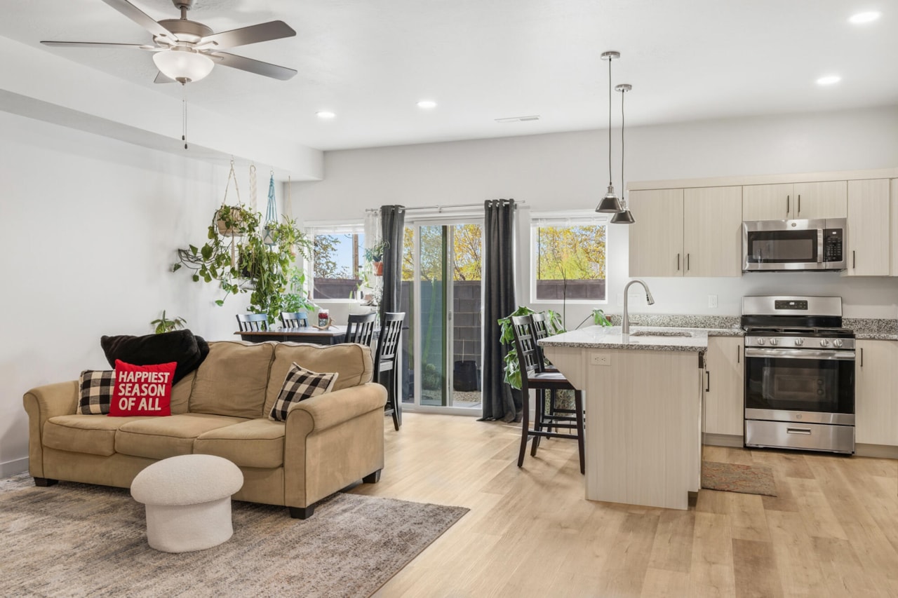 184 W 300 N #8 Washington, UT 84780 home for sale, MLS#25-267375 - Erika Rogers Photo 11