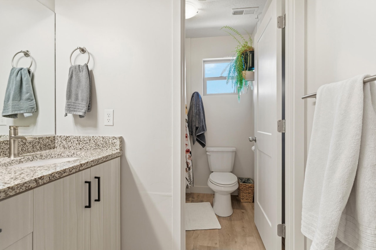 184 W 300 N #8 Washington, UT 84780 home for sale, MLS#25-267375 - Erika Rogers Photo 18