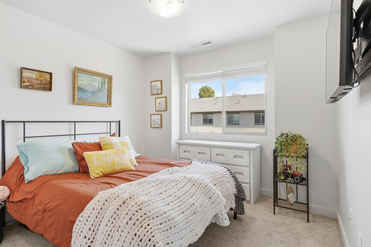 184 W 300 N #8 Washington, UT 84780 home for sale, MLS#25-267375 - Erika Rogers Photo 20