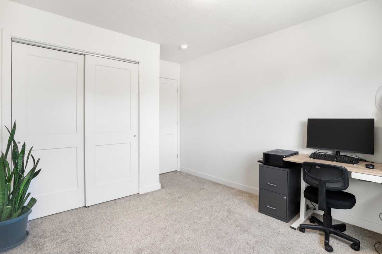 184 W 300 N #8 Washington, UT 84780 home for sale, MLS#25-267375 - Erika Rogers Photo 22