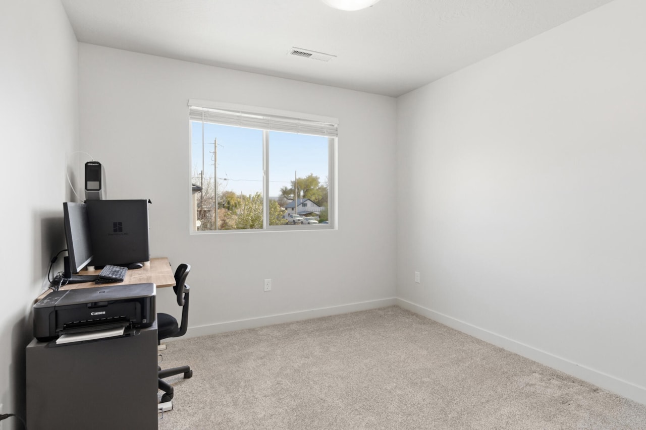 184 W 300 N #8 Washington, UT 84780 home for sale, MLS#25-267375 - Erika Rogers Photo 23