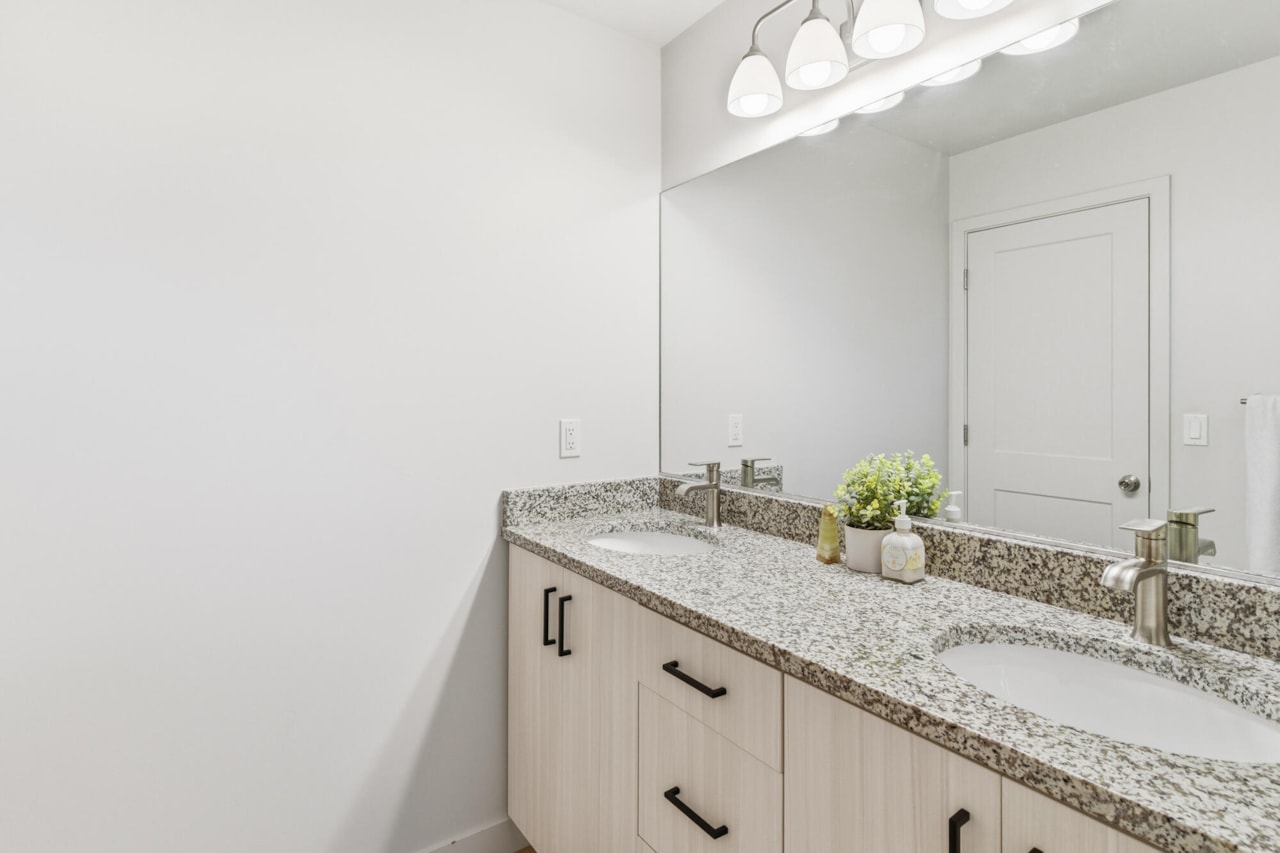 184 W 300 N #8 Washington, UT 84780 home for sale, MLS#25-267375 - Erika Rogers Photo 24