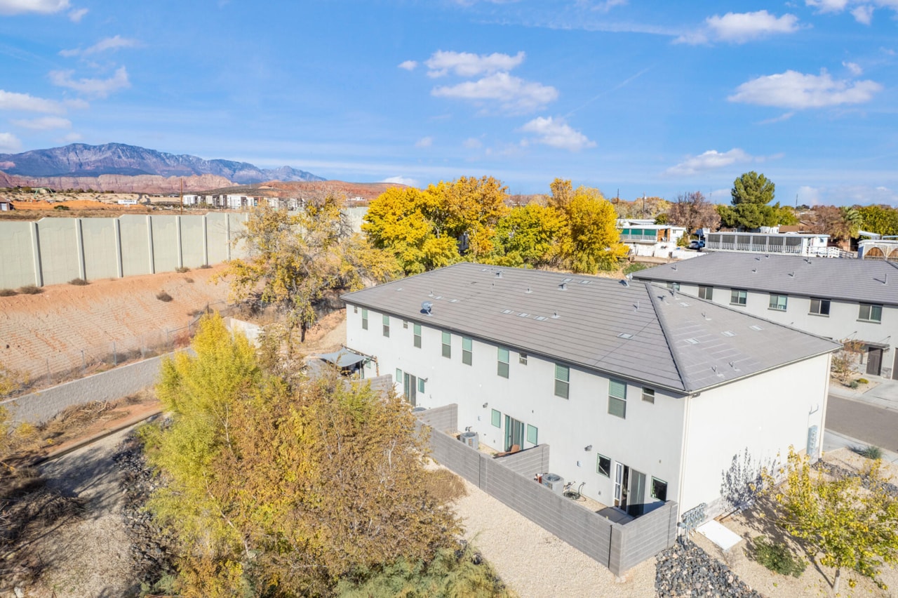 184 W 300 N #8 Washington, UT 84780 home for sale, MLS#25-267375 - Erika Rogers Photo 27