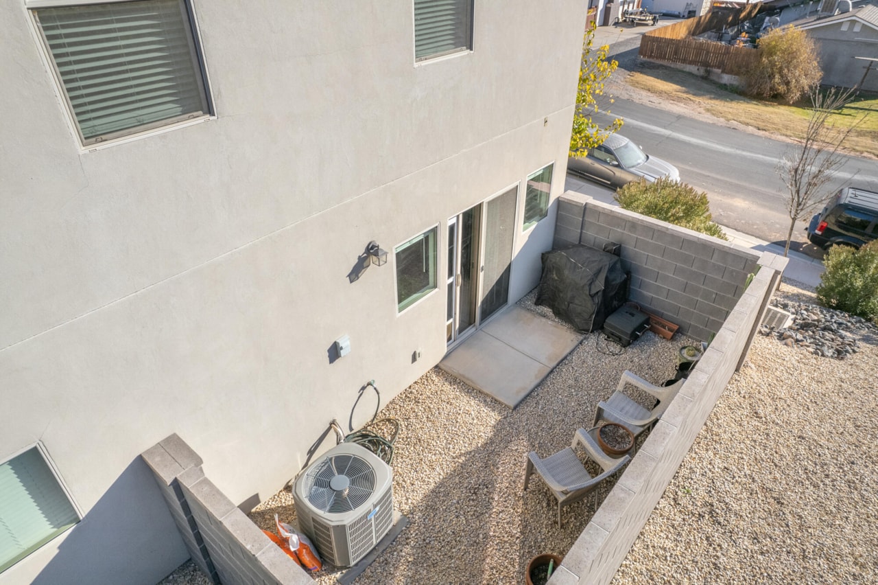 184 W 300 N #8 Washington, UT 84780 home for sale, MLS#25-267375 - Erika Rogers Photo 28