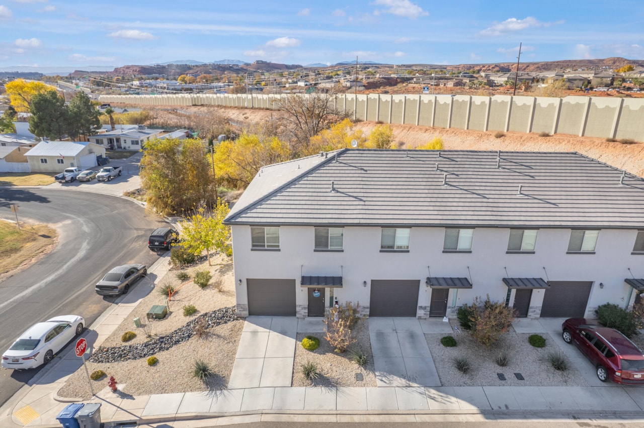 184 W 300 N #8 Washington, UT 84780 home for sale, MLS#25-267375 - Erika Rogers Photo 31