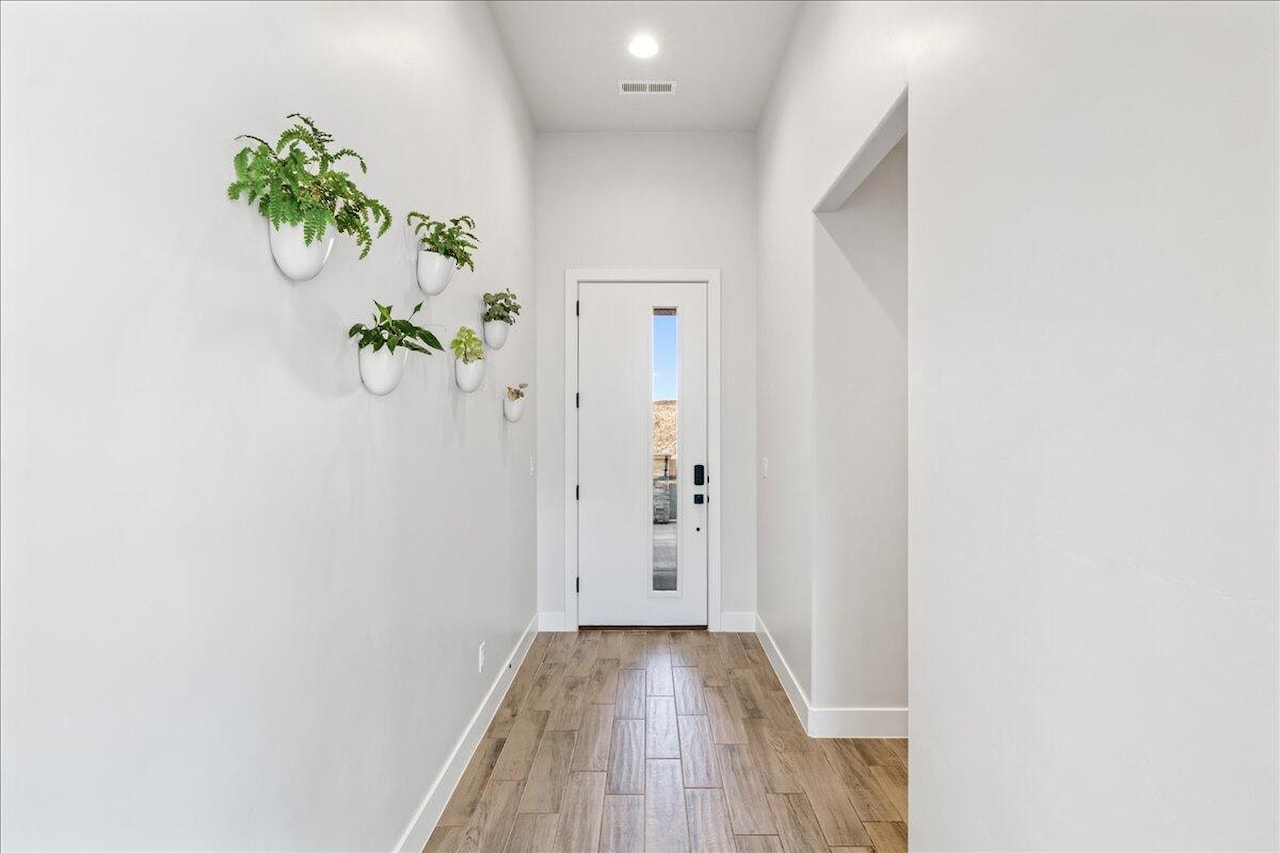 2210 N Montagna ST Washington, UT 84780 home for sale, MLS#25-267382 - Erika Rogers Photo 3