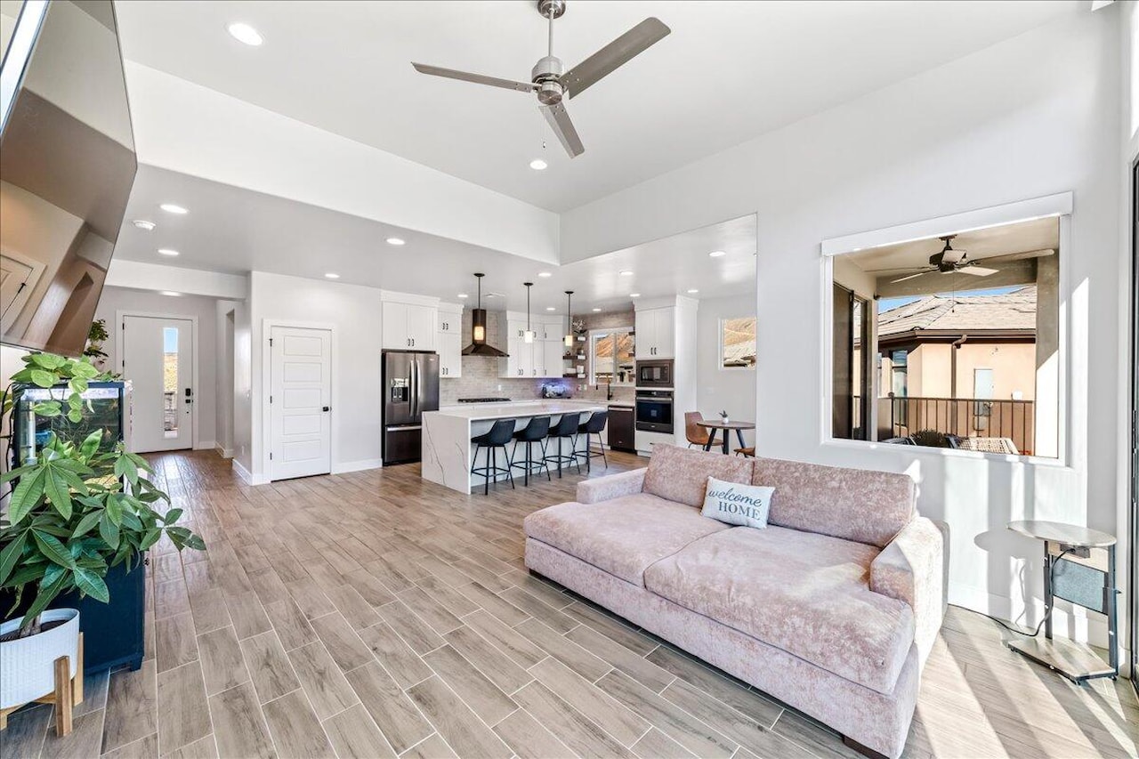 2210 N Montagna ST Washington, UT 84780 home for sale, MLS#25-267382 - Erika Rogers Photo 4